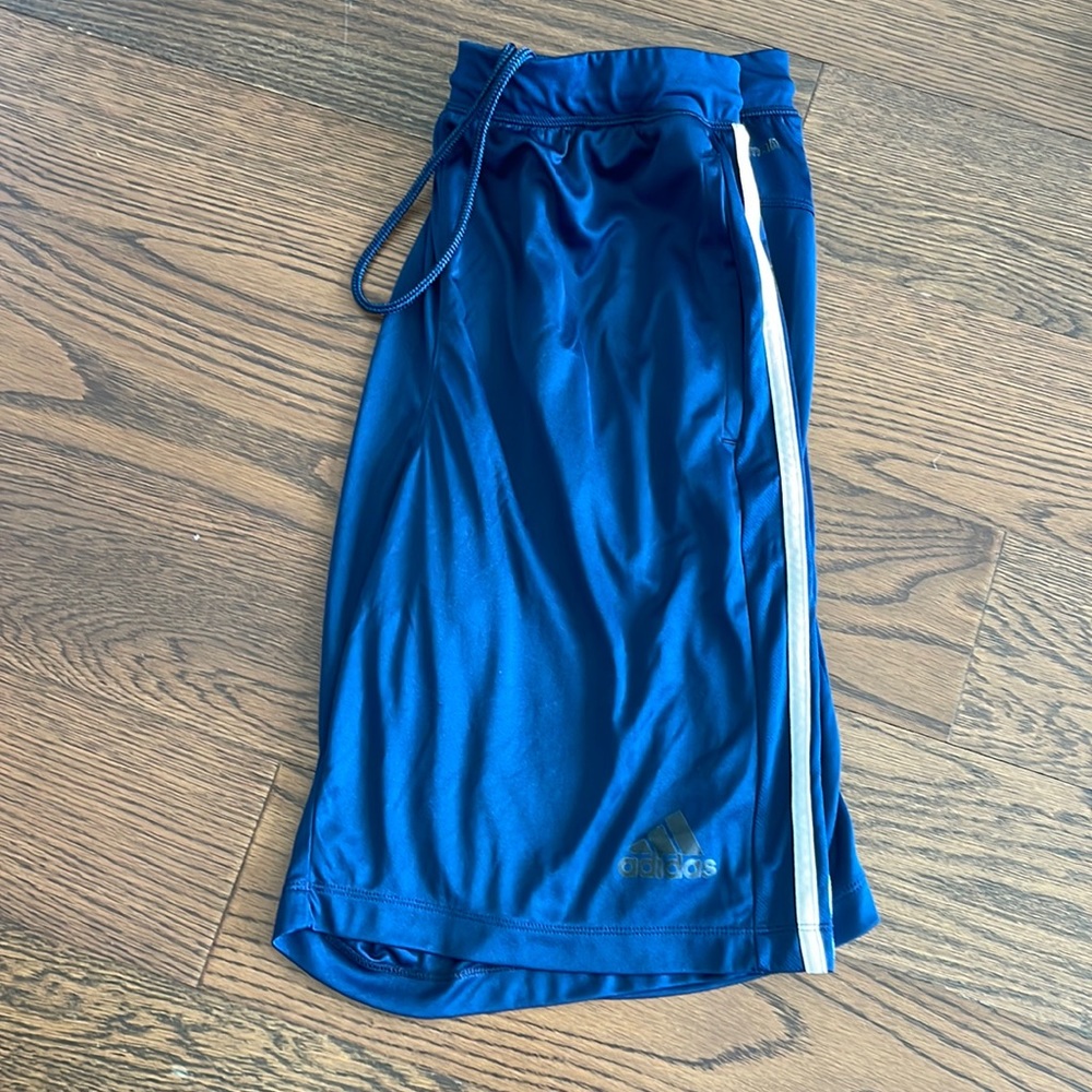 Studio stock : Adidas shorts, super nice material, very comfy